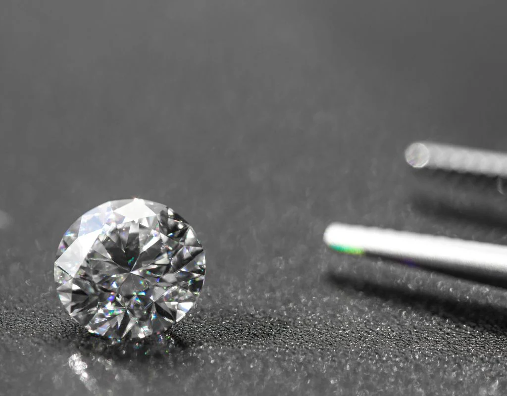 Moissanite vs Diamond: Which Shines More brilliant?